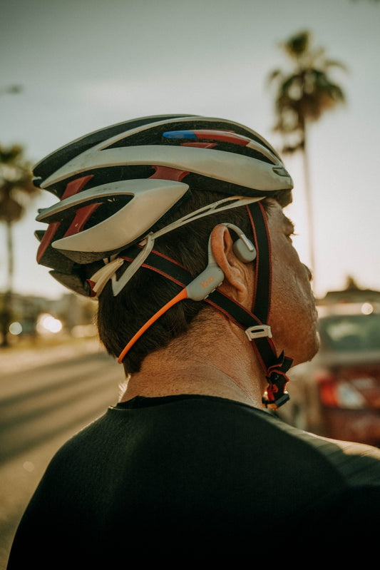 ¿Escuchar música realmente mejora tu rendimiento al entrenar?